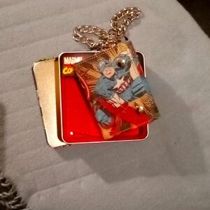 New in package marvel wallet with chain